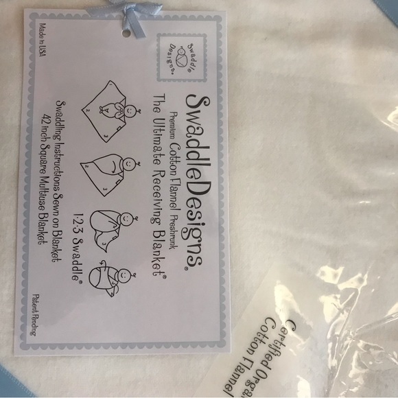 Swaddle Designs Ultimate Receiving Blanket ivory with blue trim - Picture 3 of 3